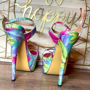 Amazingly beautiful heels😍
